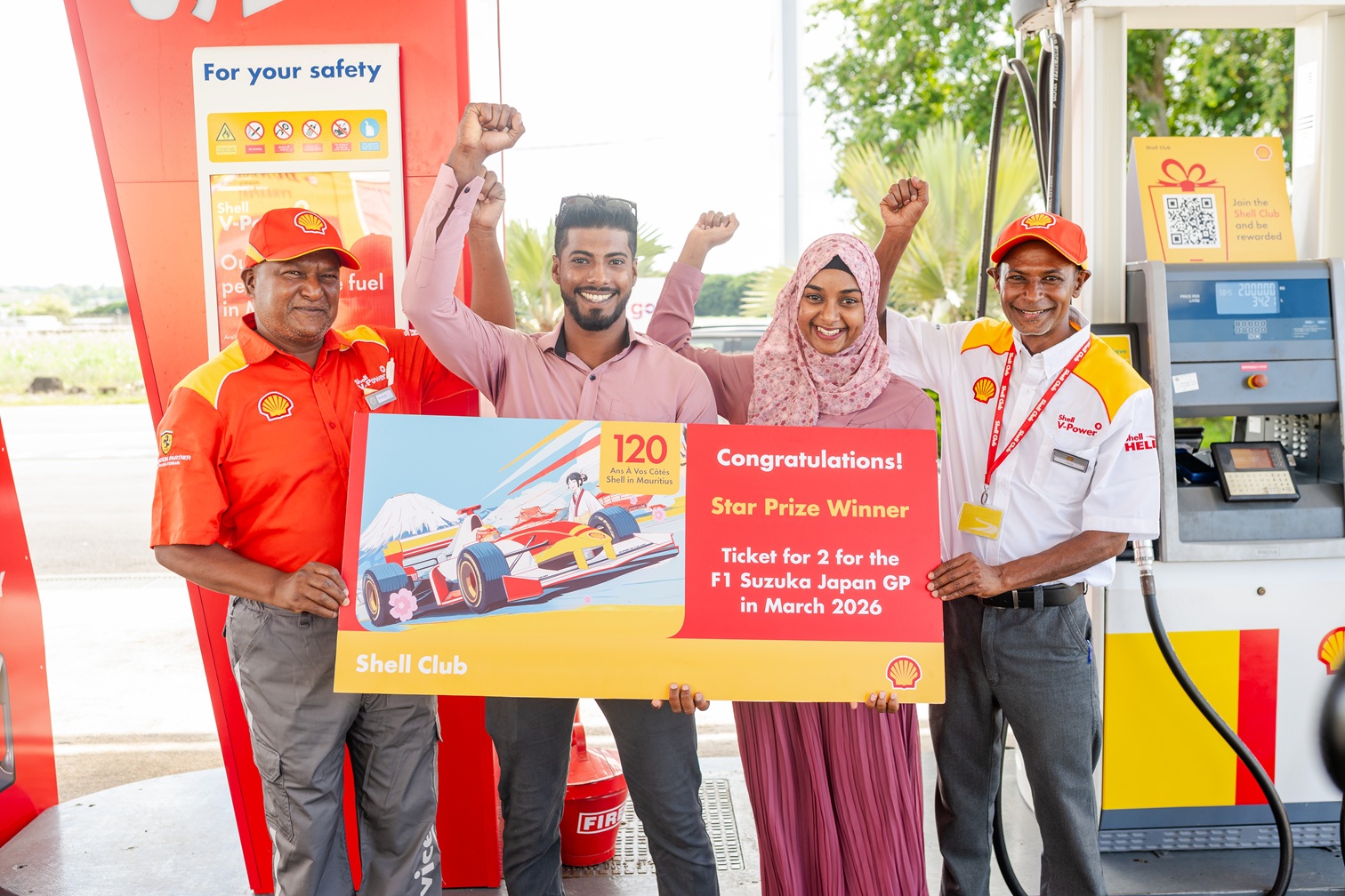 Ibraheem et son épouse au station service Shell